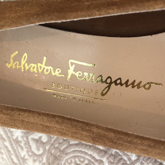 Salvatore Ferragamo 7.5 suede logo wedge NEW - Picture 2 of 4
